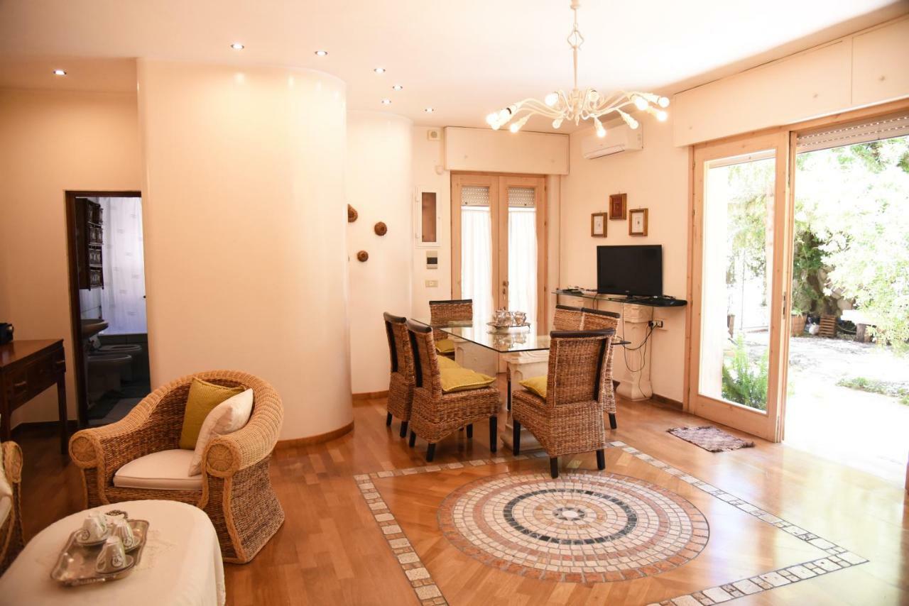 B&B Al Vecchio Glicine Torre Canne Exterior foto